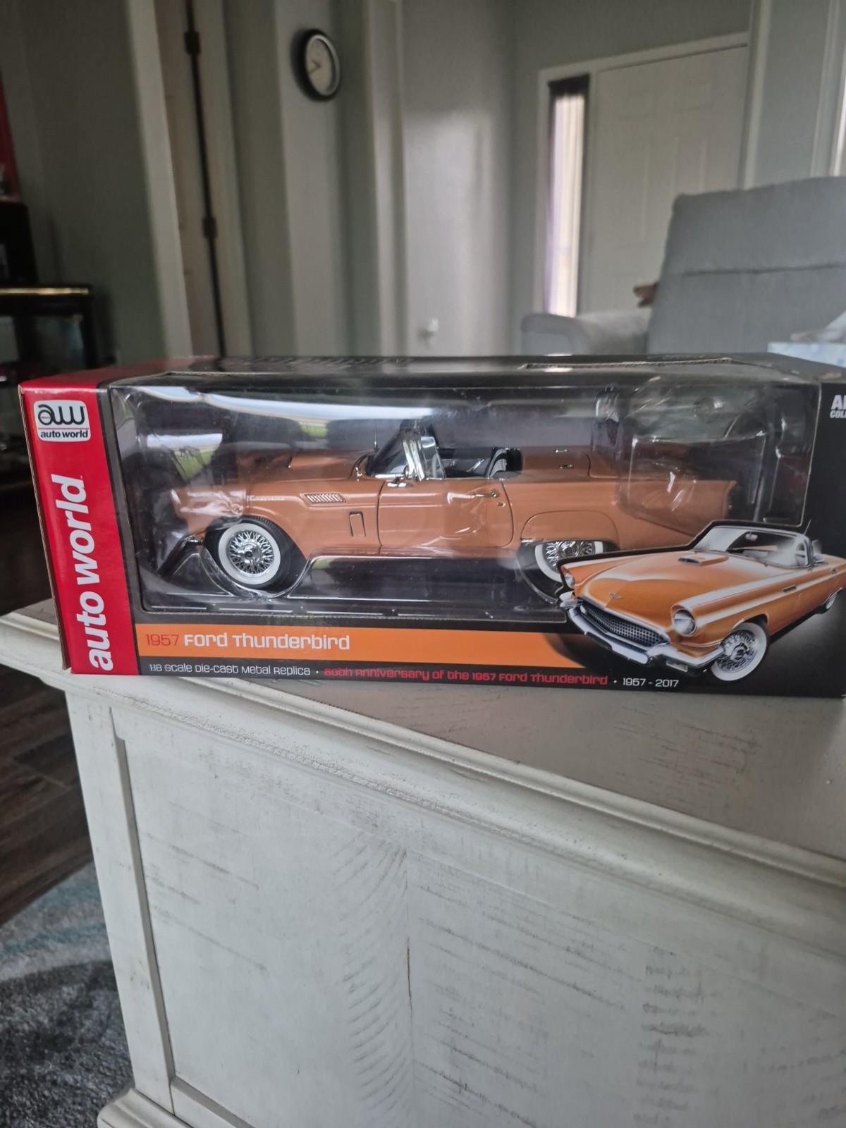 1957 Ford Thunderbird With Removable Top Coral Sand 1:18 Autoworld AMM1106