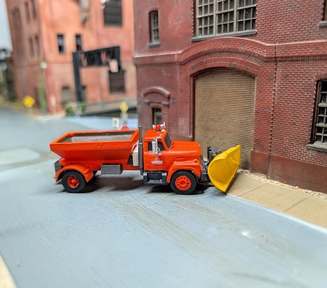 Custom Built 1/87 HO Scale 1970s International Fleetstar Snowplow/Salter Truck