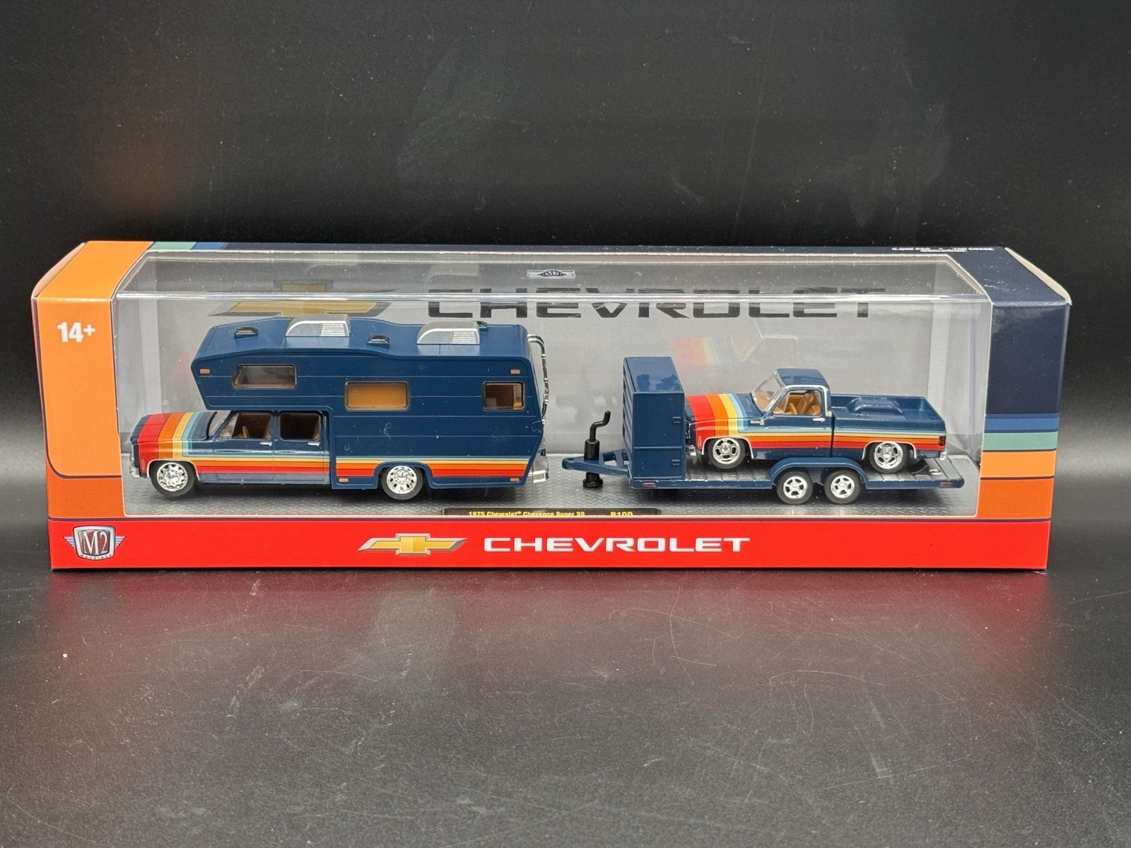 M2 Machines Hauler 1975 Chevrolet Cheyenne Super 30 + 1978 Chevy C10 Silverado