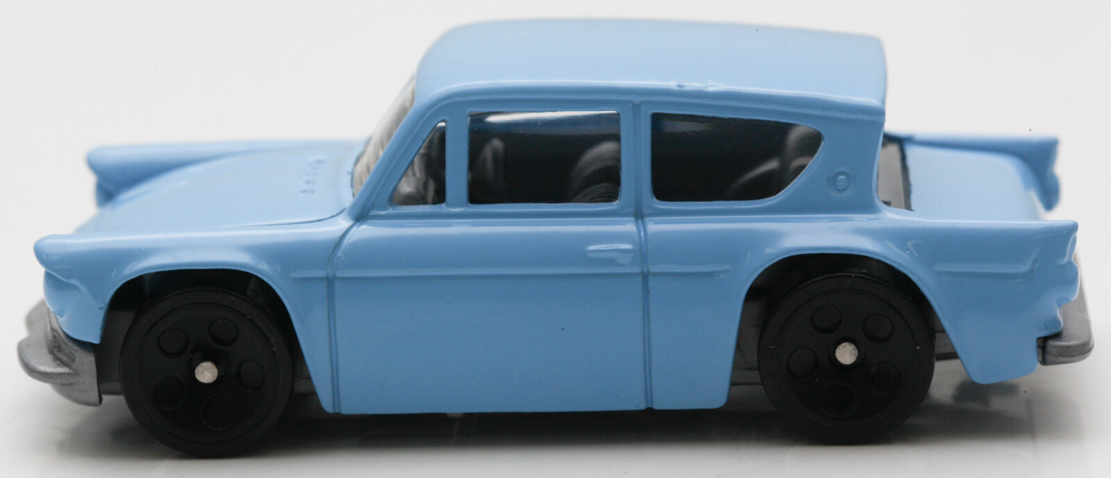 Light Blue Mattel Hot Wheels FORD ANGLIA 105e Automobile From Harry Potter