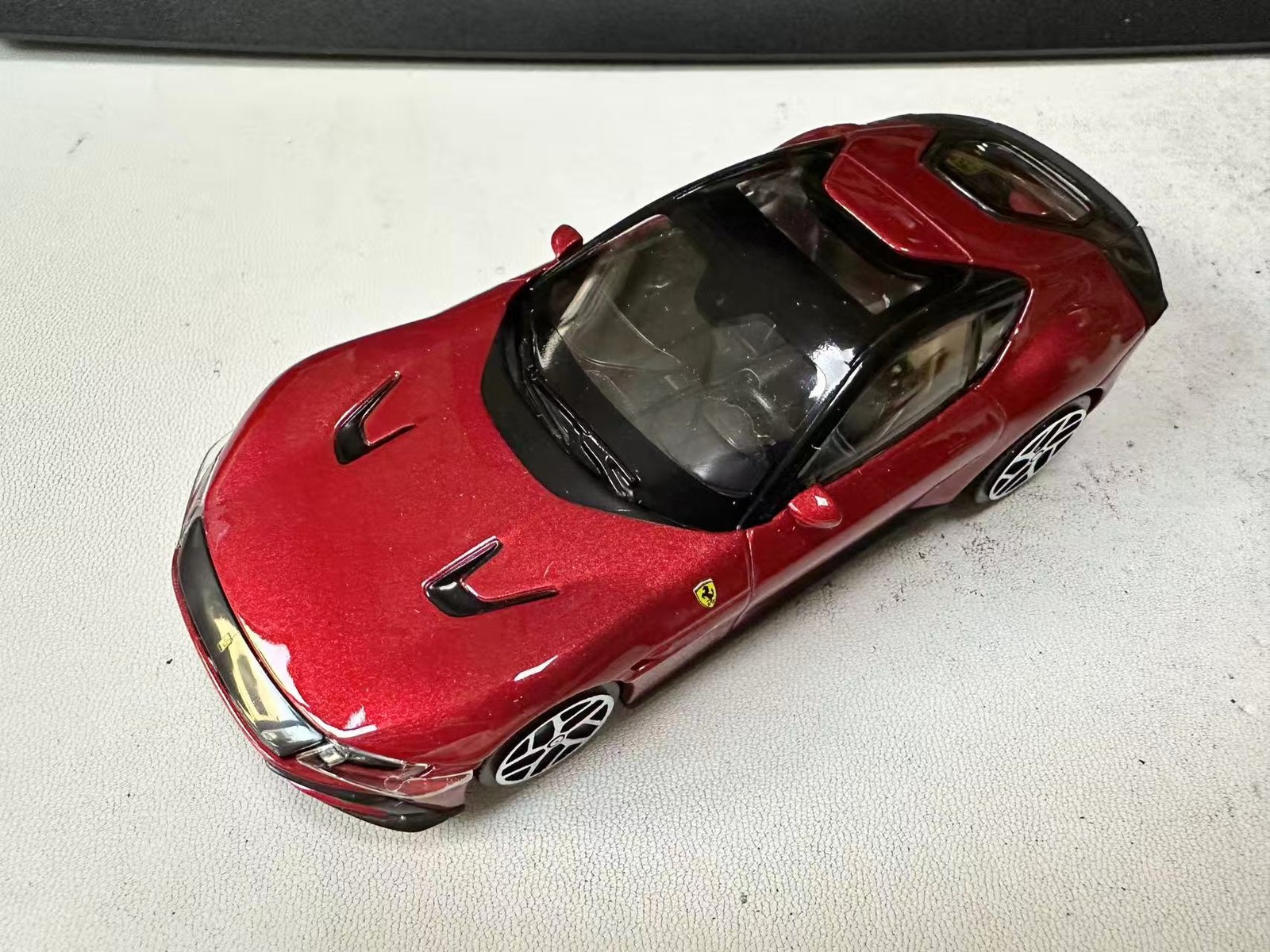 Bburago 1:43 Ferrari 12 Cilindri Metal Model Car New in Box