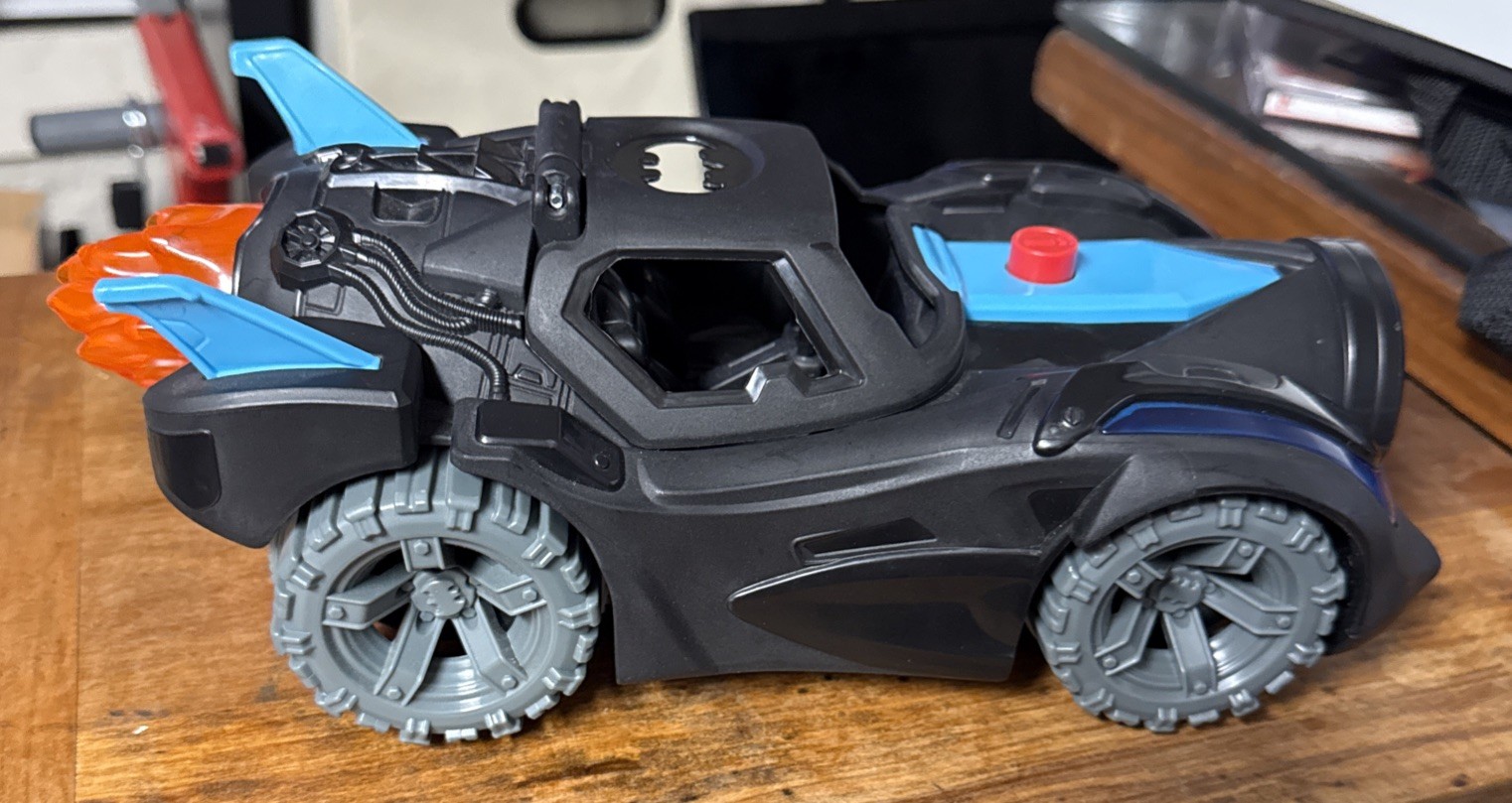 *Batmobile Rare Model England / United Kingdom – Lighted, Sound – Solid Toy Car