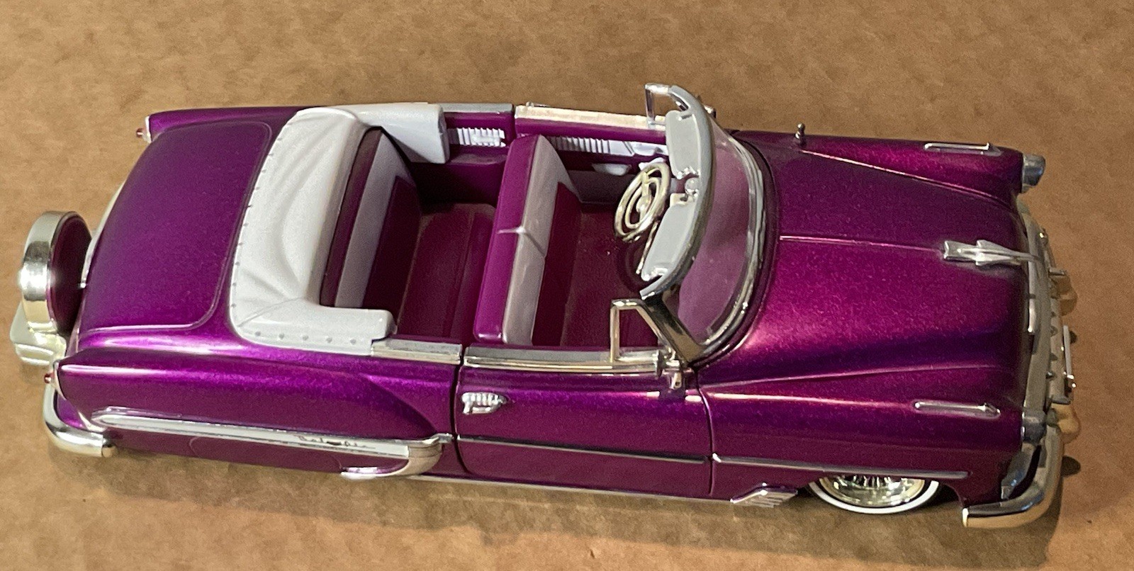 Jada Street Low 1:24 LOWRIDER 1953 Metallic Purple Chevy Bel Air Conv. Die cast