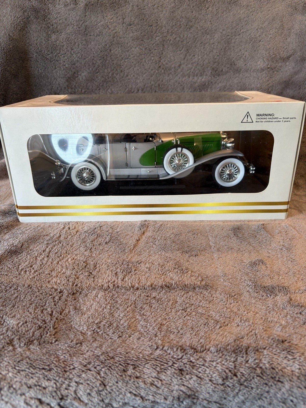 Signature Models Limited 1:18 1934 Duesenberg Diecast Car Silver/Green/White