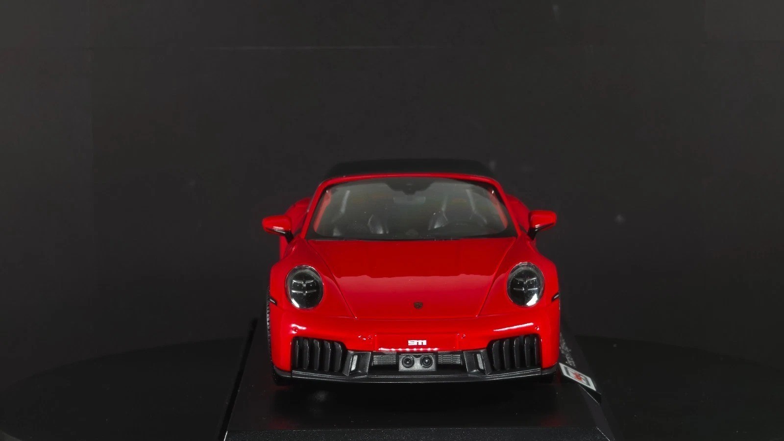 Porsche 911 Targa 4 GTS (992.2) 1:18 Maisto Exclusive Style Special Edition red