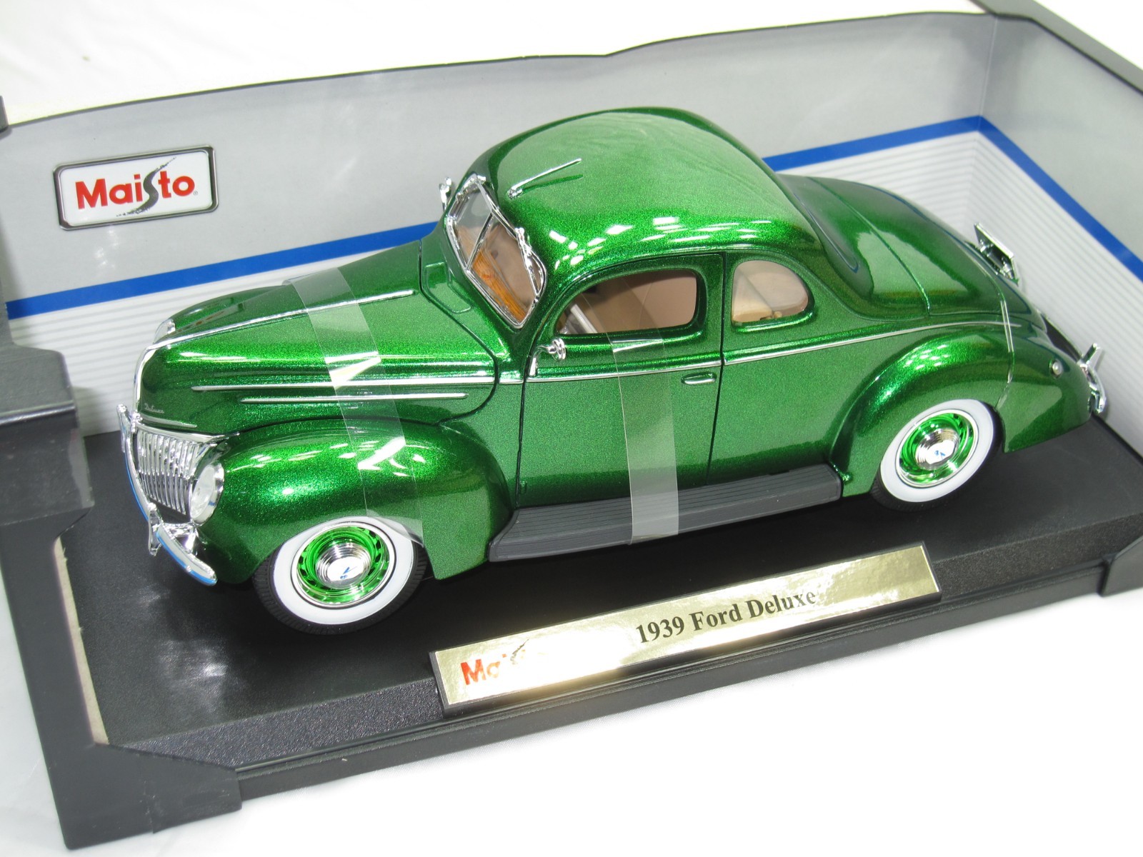 1939 FORD DELUXE V8 FLAT HEAD METALLIC GREEN NIB