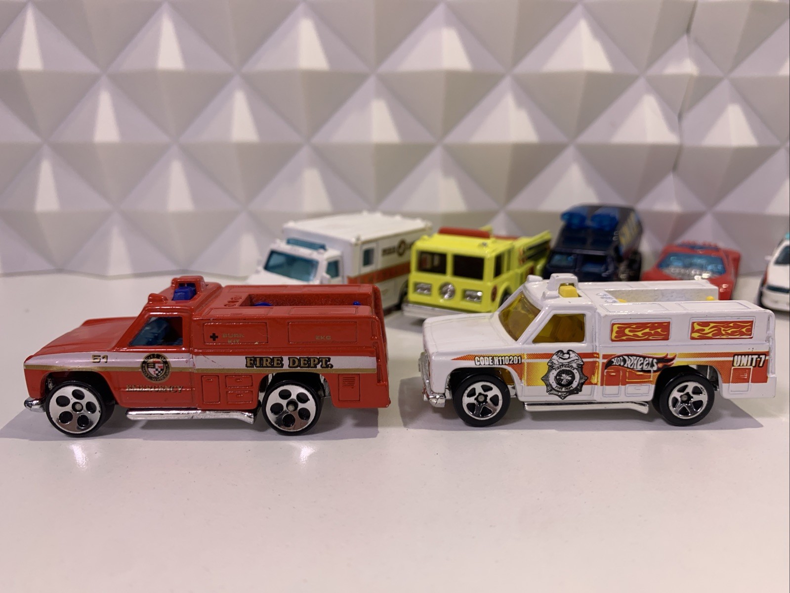 Hot Wheels Loose Lot of 8 Rescue and Police Fire Trucks