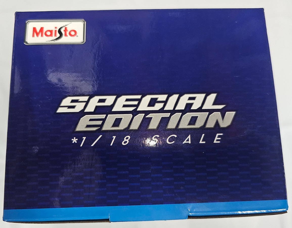 Maisto 1974 C10 Cheyenne Super Pick-up Truck Blue & White Square Body 1:18