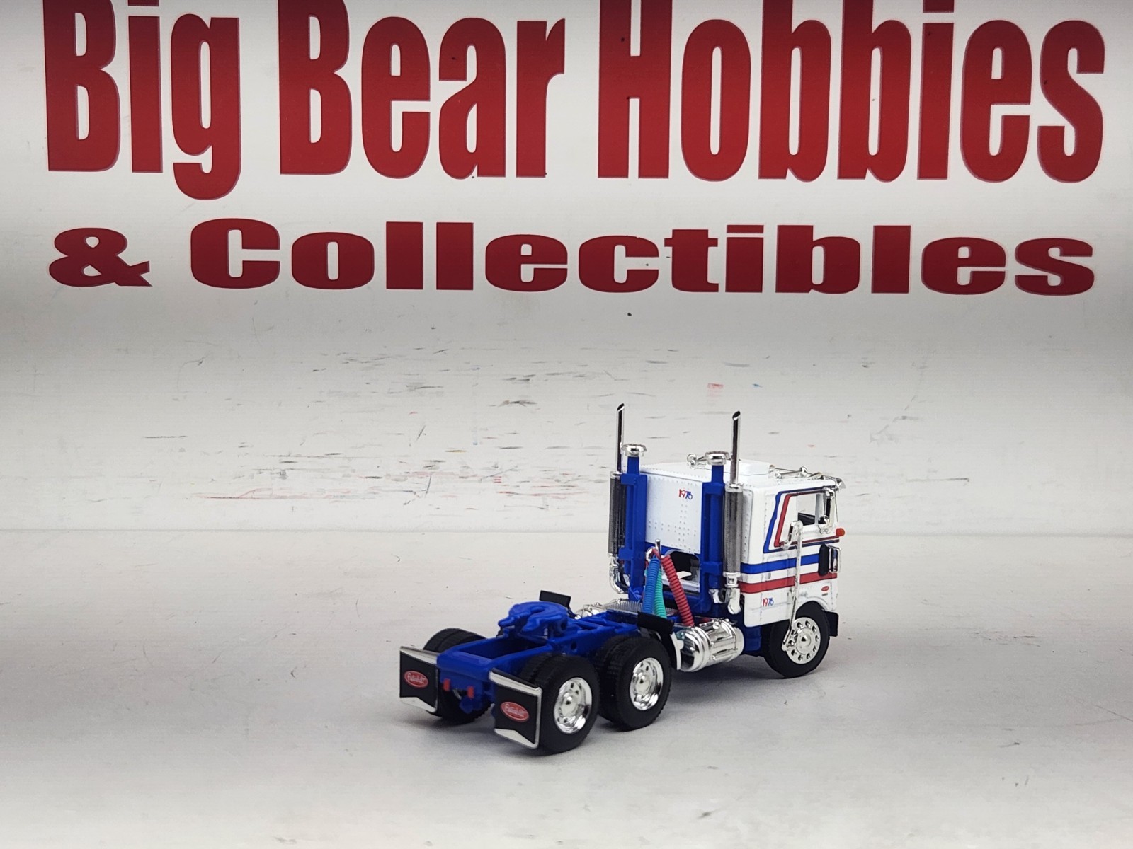 DCP NEW 1/64 Bicentennial Red, White,Blue 352 Peterbilt 86″ Bunk Cabover Tractor