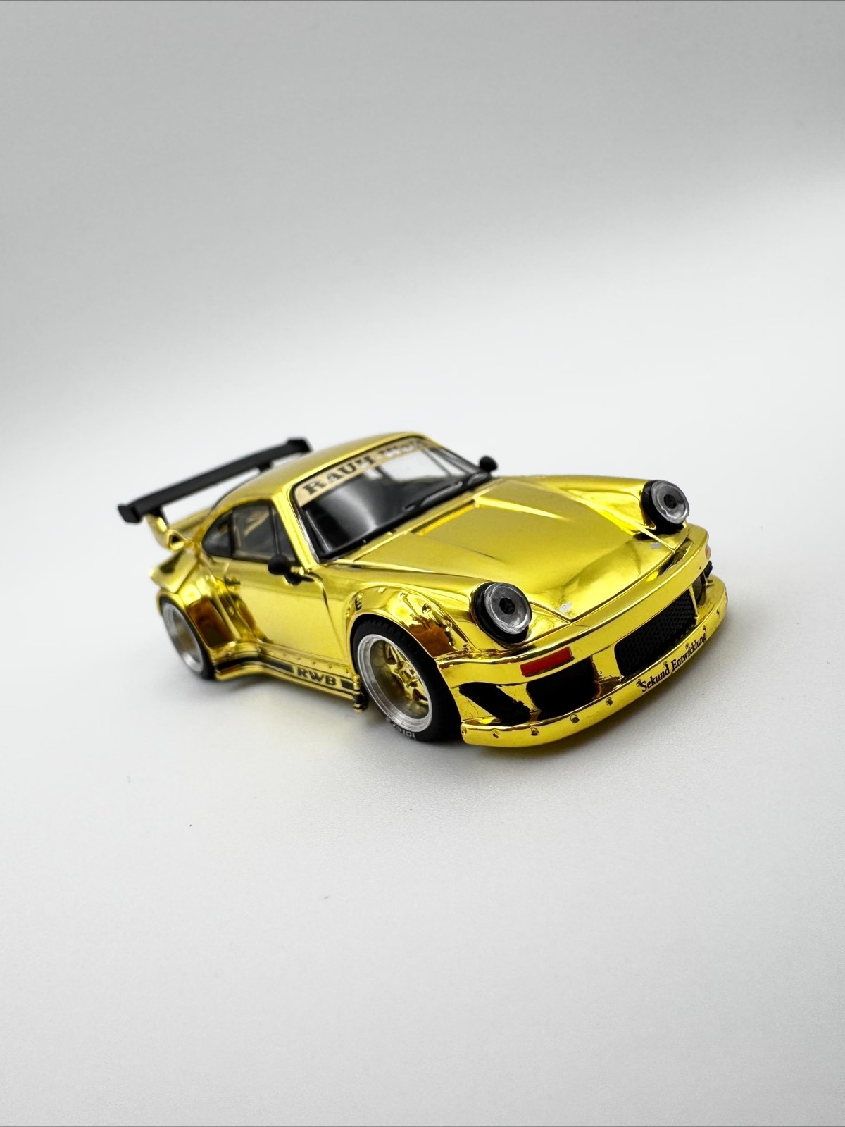 Pop Race XCartoys HEC Beijing 1/64 RWB 930 Gold Set Ltd 300 Truck Transporter