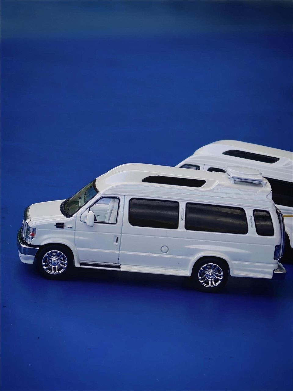FORD E350 MOTORHOME VAN LAND YACHT WHITE 1/64 DIECAST BY MK MINIATURES MK