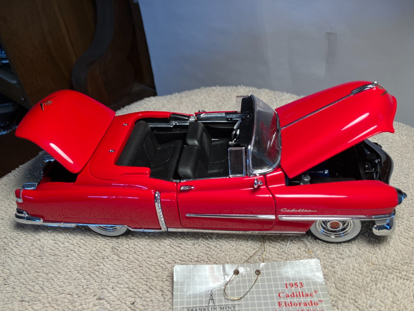 Franklin Mint 1/24 1953 Cadillac Eldorado Convertible Limited Edition – Red