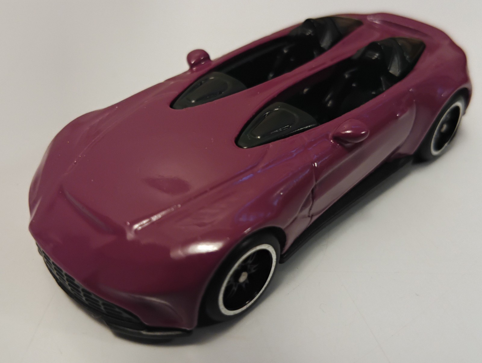 Hot Wheels: Aston Martin V12 Speedster (Gone in Sixty Seconds Series 2-Chel)
