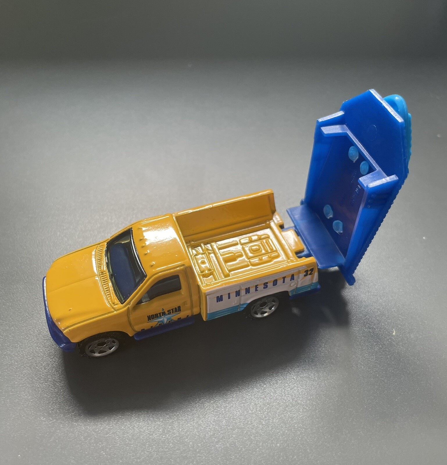 2001 Matchbox Ford F Series North Star Rescue Minnesota #32 Yellow