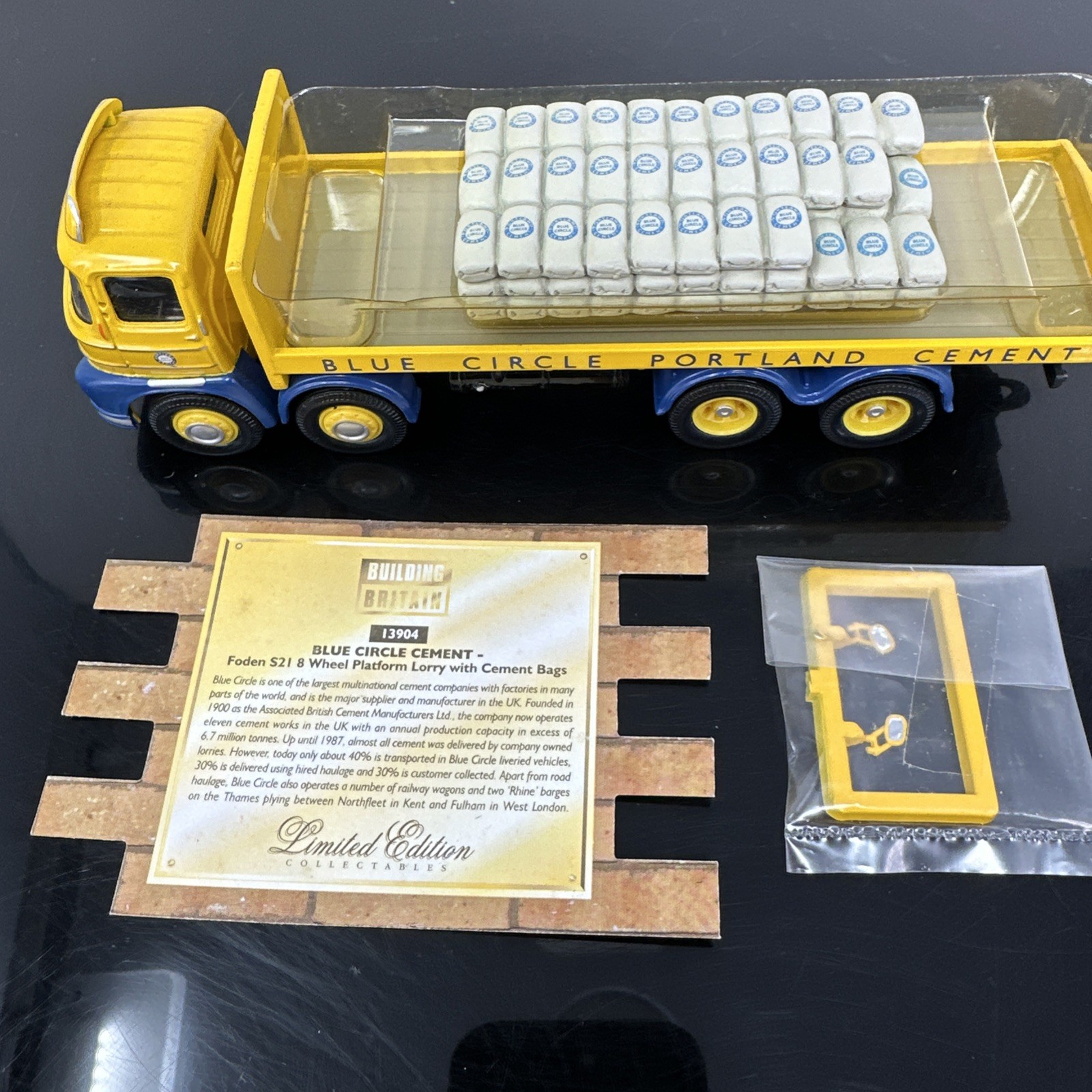 Corgi 13904 Blue Circle Cement Foden S21 8 Wheel Platform Lorry with Cement Bags