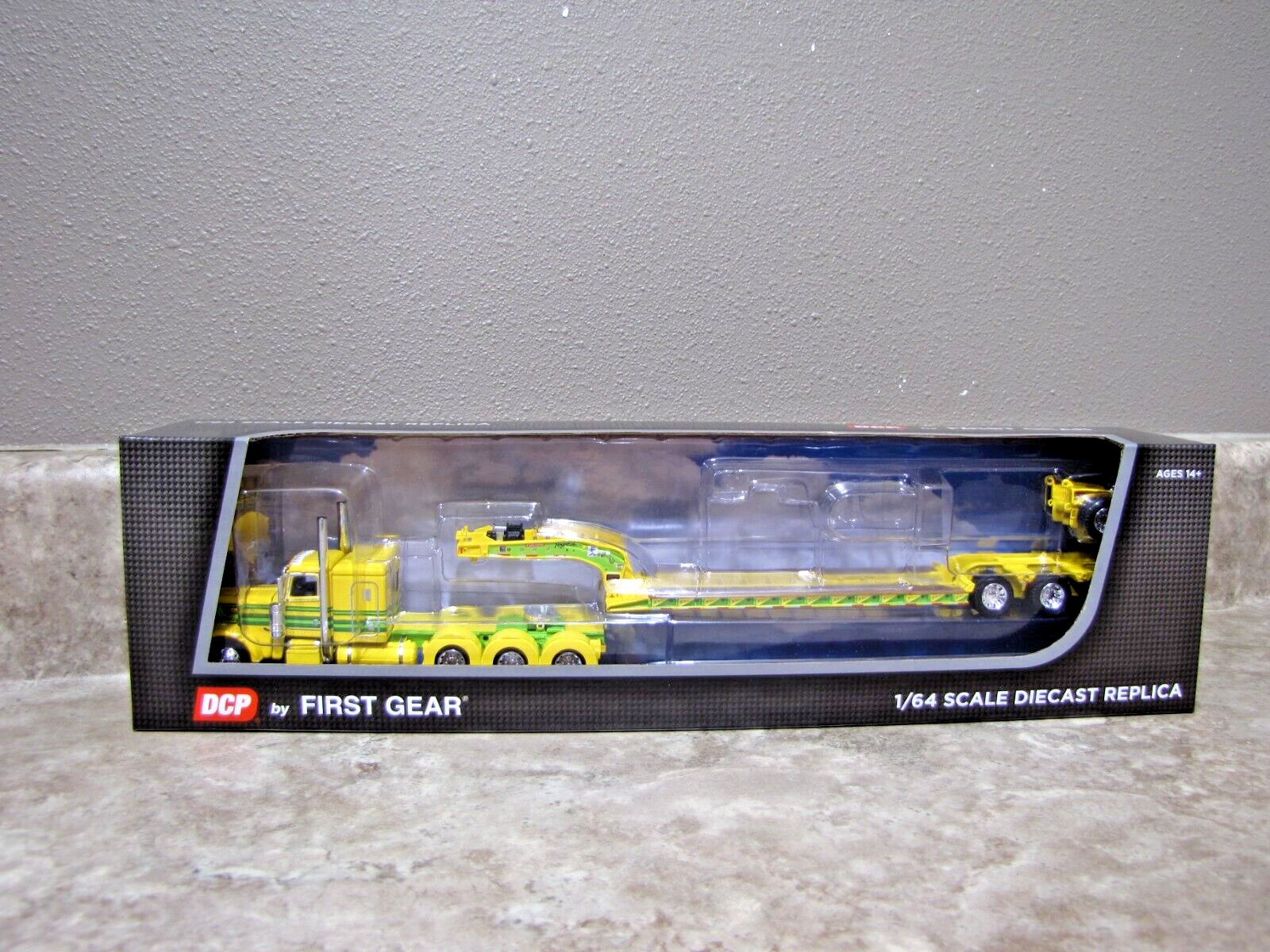 DCP 1/64 Yellow Green Tri-Axle Peterbilt 389 Fontaine Lowboy Trailer 60-1974