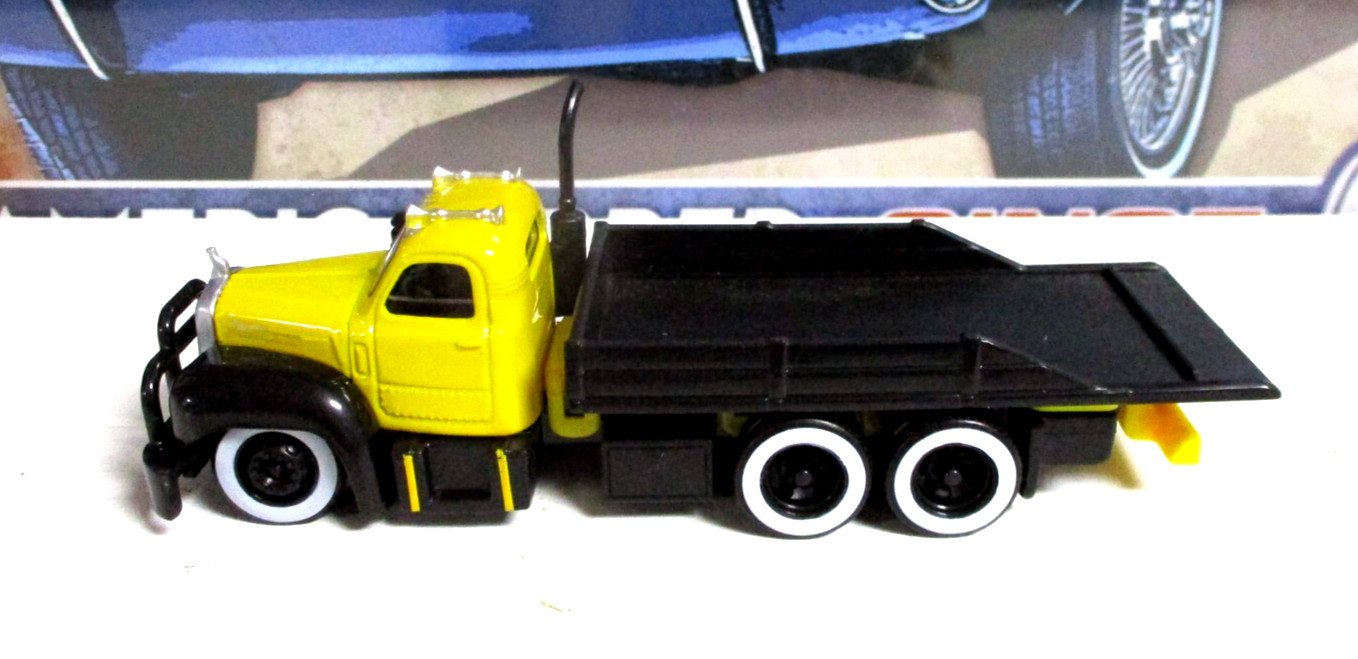 Maisto 1953 Mack B 61 Flatbed Transport New/Loose Metal/Plastic Rubber Tires!