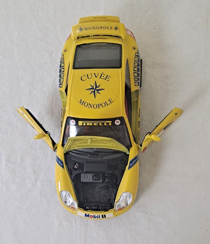 Burago 1/18 Scale Diecast – 3395 Porsche 911 GT3 CUP Giraudy