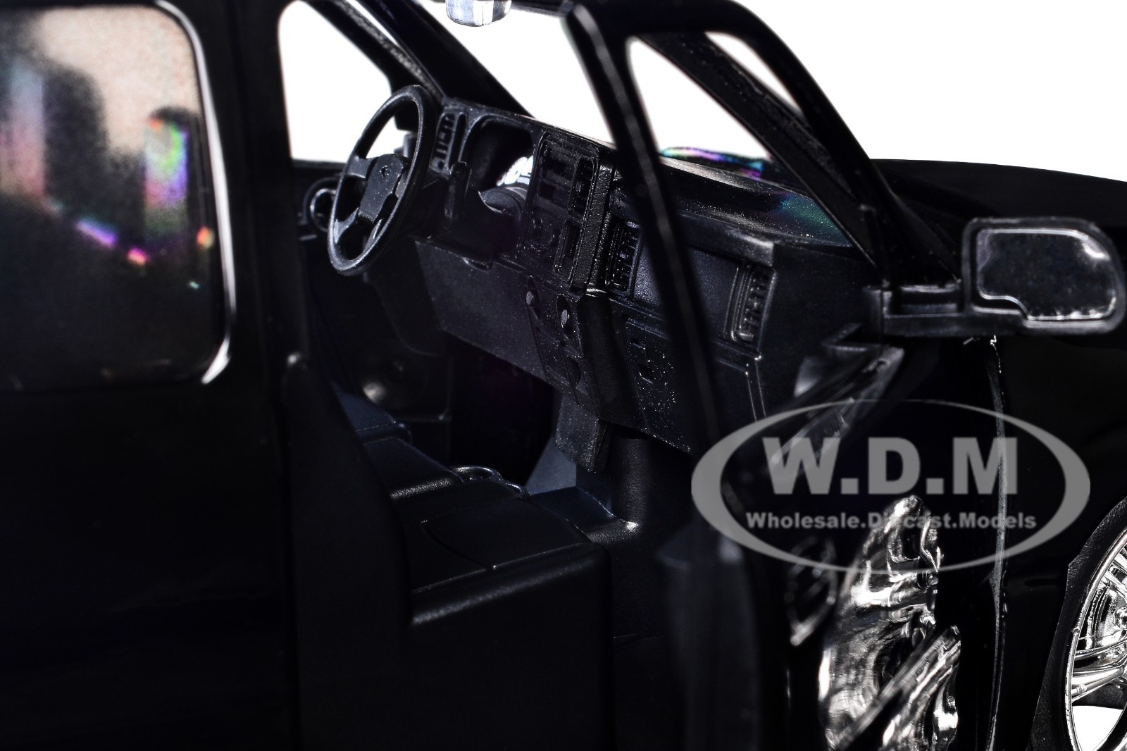 2006 CHEVROLET SILVERADO CUSTOM PICKUP BLACK 1/25 DIECAST BY MOTORMAX 79039