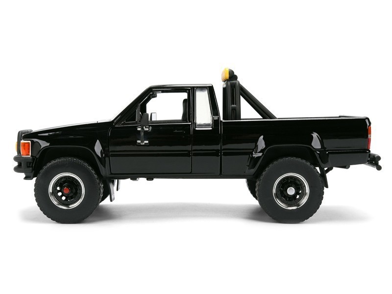 1985 TOYOTA SR5 PICKUP BLACK W/SKATEBOARD BACK TO THE FUTURE 1:24 JADA 36479