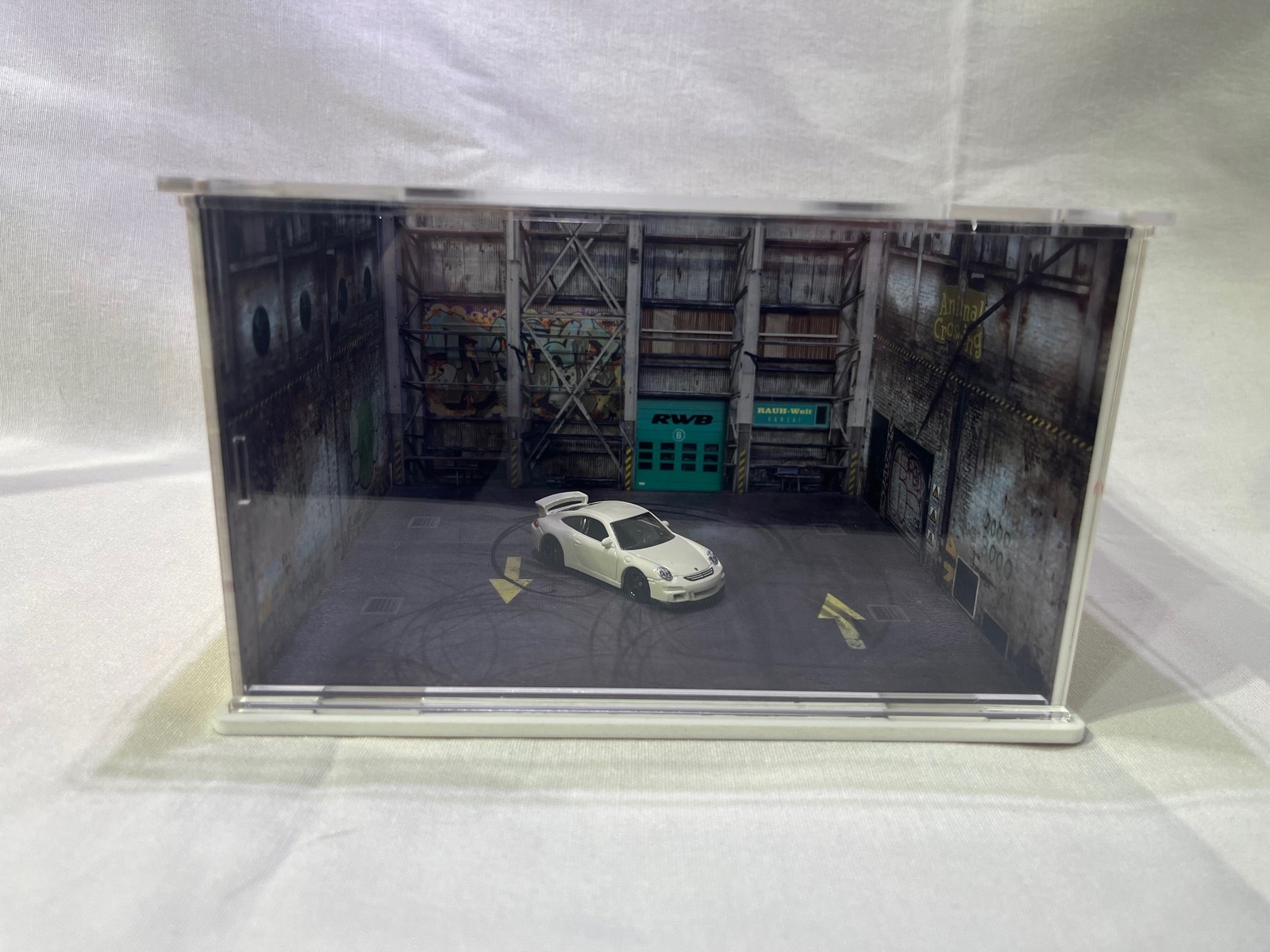 # 01162 – 1/64 Back Alley Display Diorama