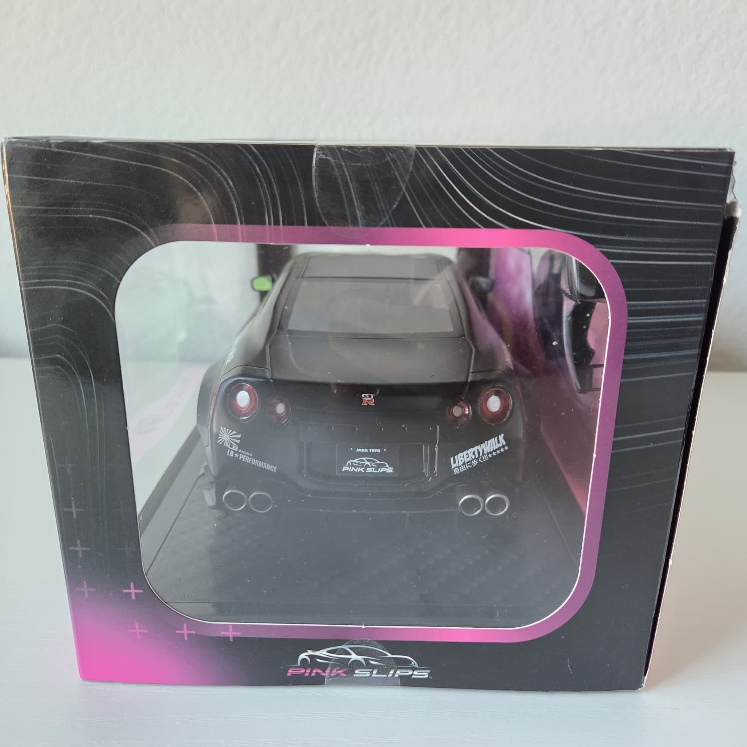 Jada Toys Pink Slips Nissan GT-R R35 with Liberty Walk body kit 1/18 Scale