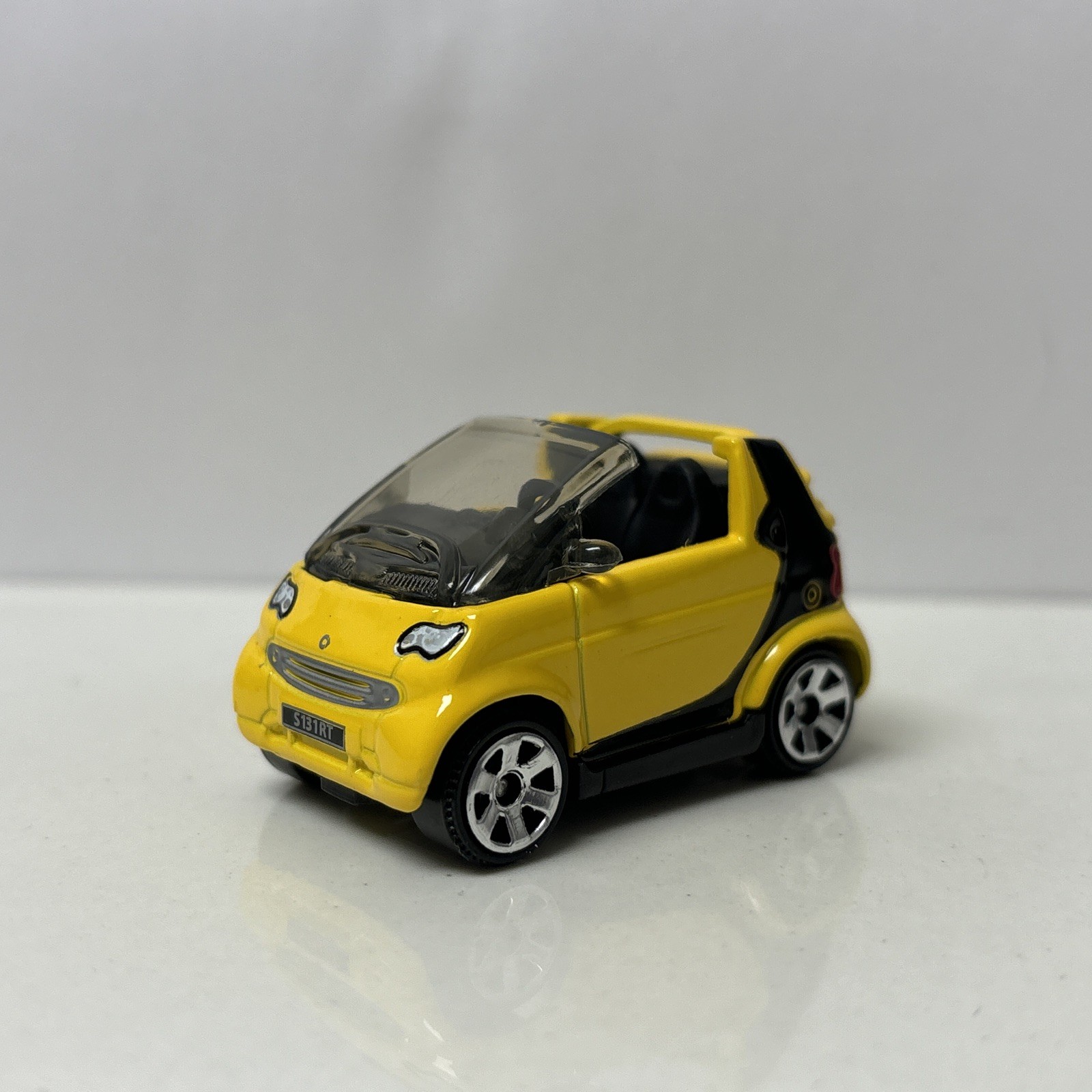 1998-2007 Smart Fortwo Coupe Collectible 1/64 Scale Diecast Diorama Model