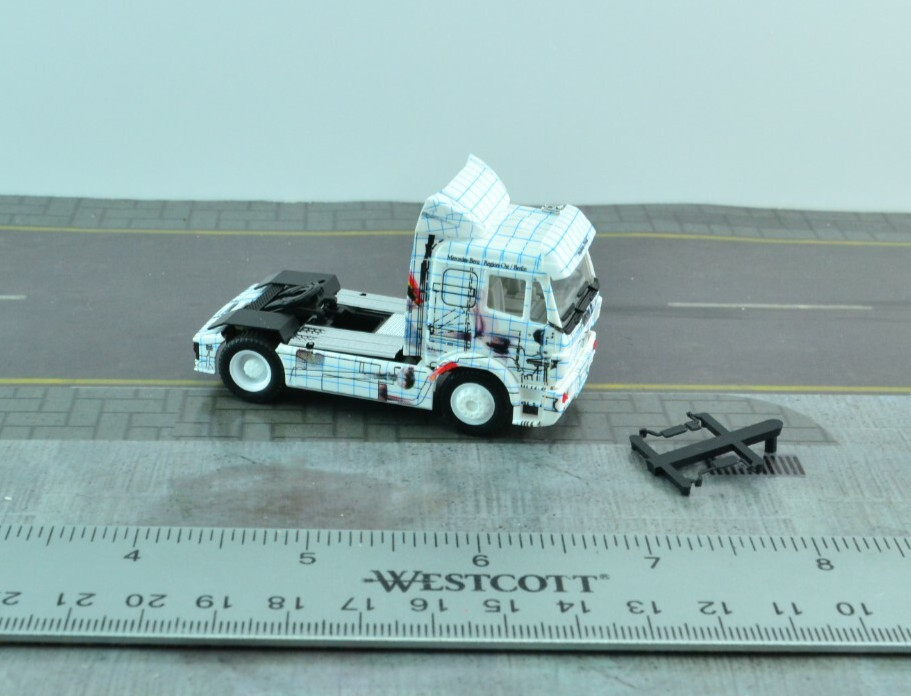 Herpa Mercedes Tractor Unit Truck White 1:87 Scale (HO5317)