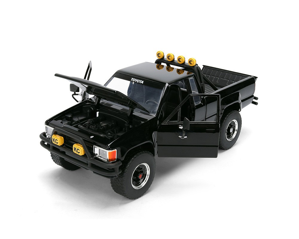 1985 TOYOTA SR5 PICKUP BLACK W/SKATEBOARD BACK TO THE FUTURE 1:24 JADA 36479