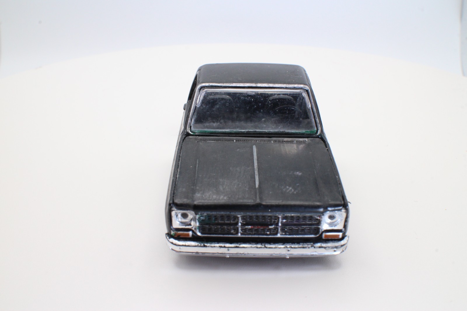 M2 Machines 1976 GMC Truck Custom Hot Rod Cab Chassis Black Red 1:64 Loose