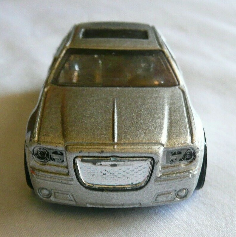 2005 Hot Wheels Mattel Chrysler 300C Hemi Silver Malaysia loose