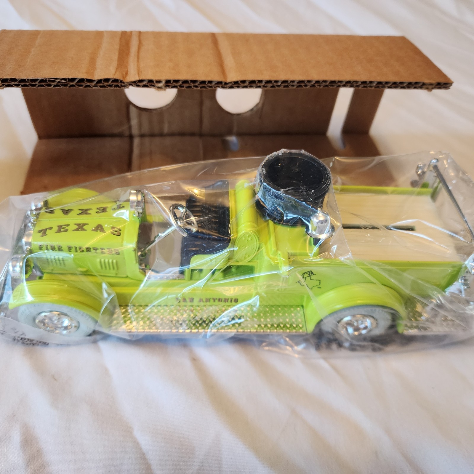 ERTL 1937 DIECAST TEXAS FIRE FIGHTERS SAN ANTONIO #2 ST #2733 #B031 SN# 9