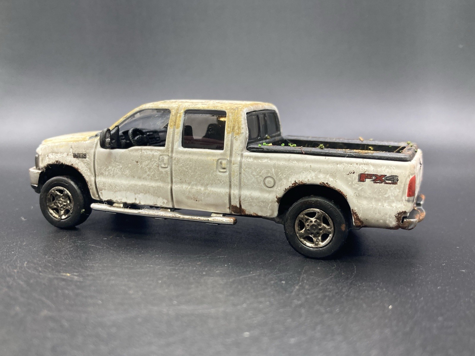 2004 Ford F-250 Weathered Rusty 1/64 Diecast Custom Super Duty 4×4 Pickup Truck