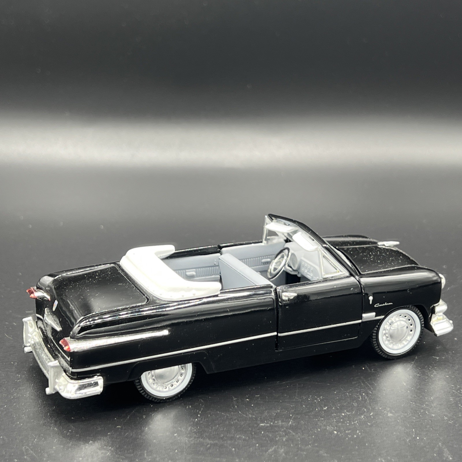 ARKO Toys 1951 Ford Custom Convertible Coupe 1:32 SCALE