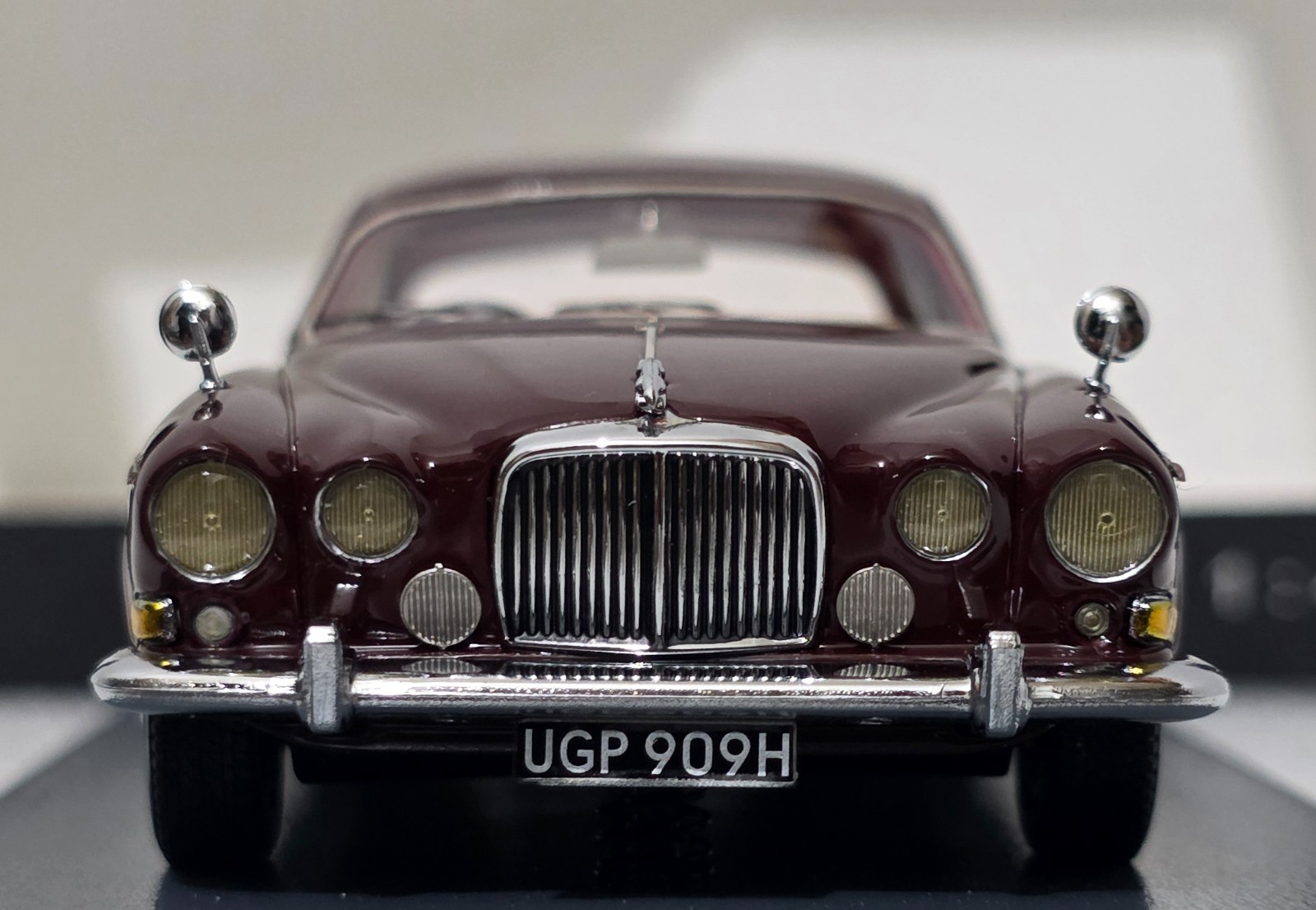 Jaguar 420G RHD 1967 Red 1/43 Neo NEO43908 Resin Model OVP