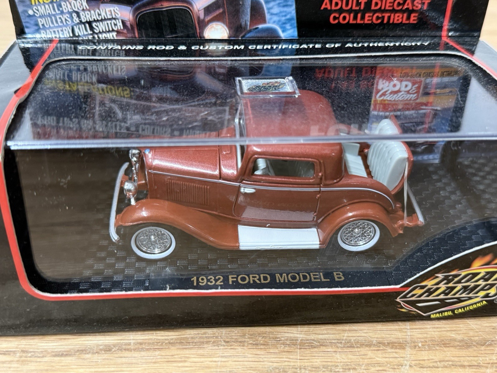 ROAD CHAMPS Rod & Custom ‘32 FORD MODEL B Limited Edition 1:43