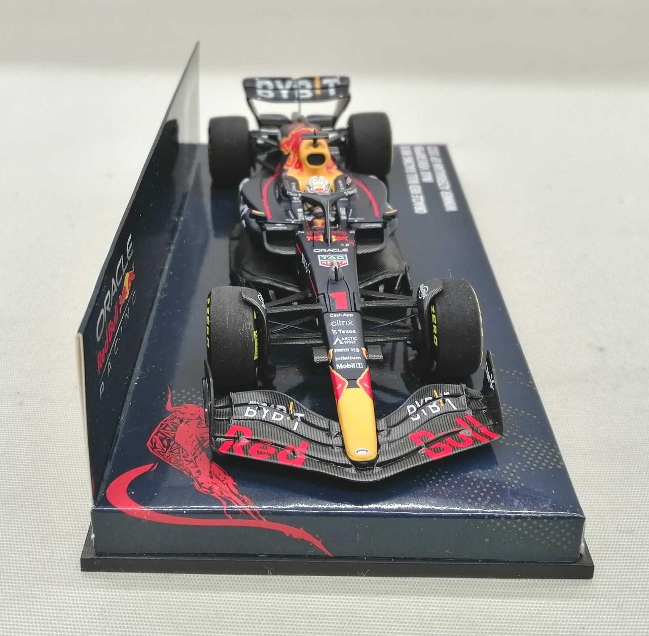 Red Bull RB18 Max Verstappen Winner Case Small Scratch Used