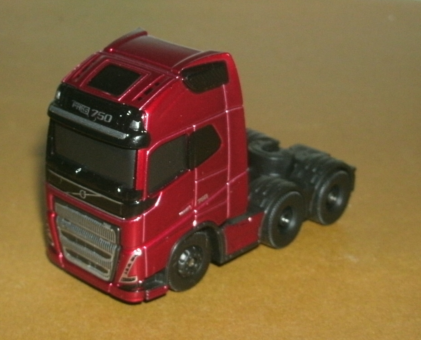 1/87 HO Scale Volvo FH16 750 COE Tractor Unit Diecast Truck Replica – Maisto
