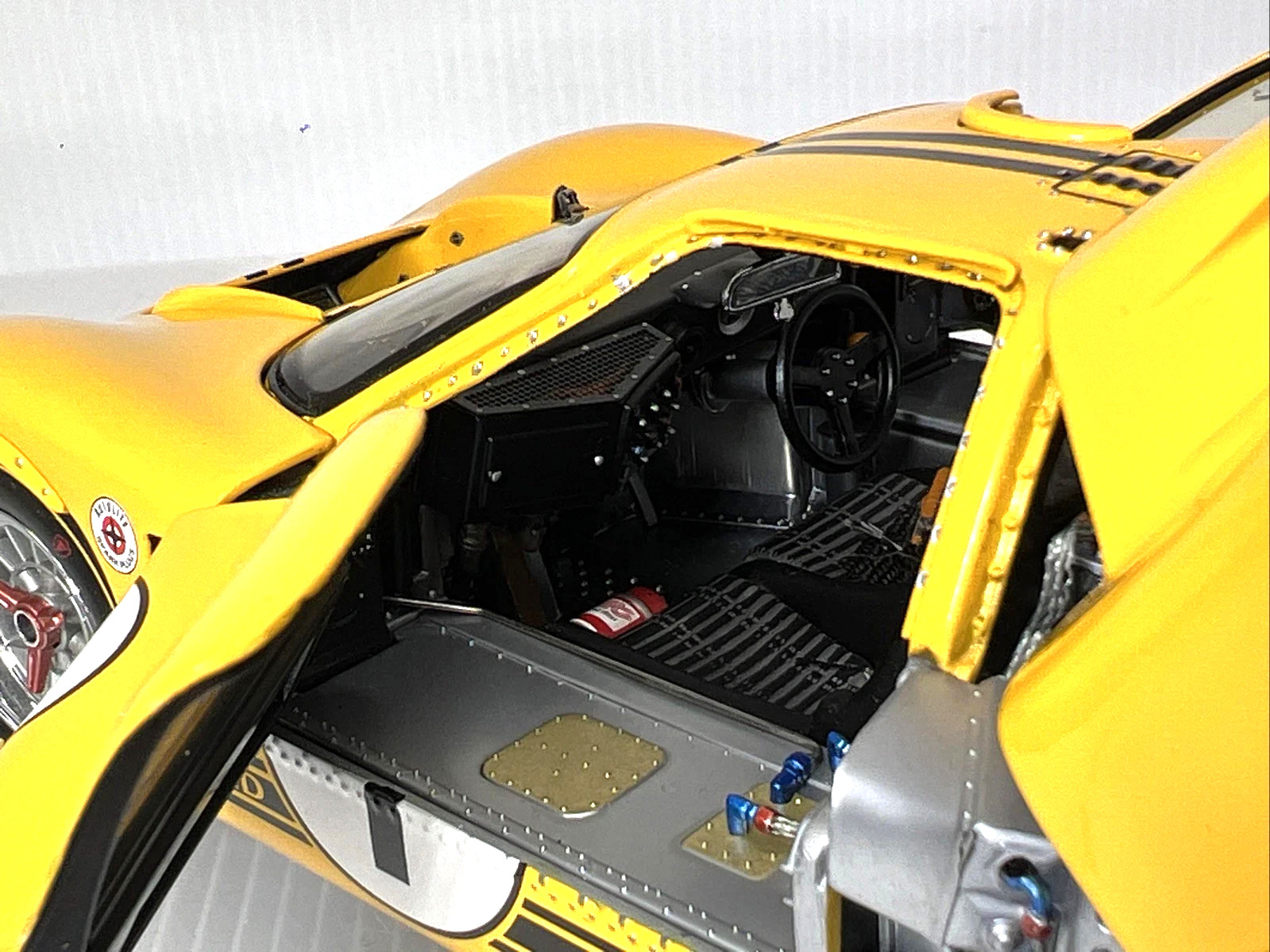 1/18 Exoto 1967 Ford GT40 MKIV Race Car Sebring Winner McLaren Andretti RLG18051