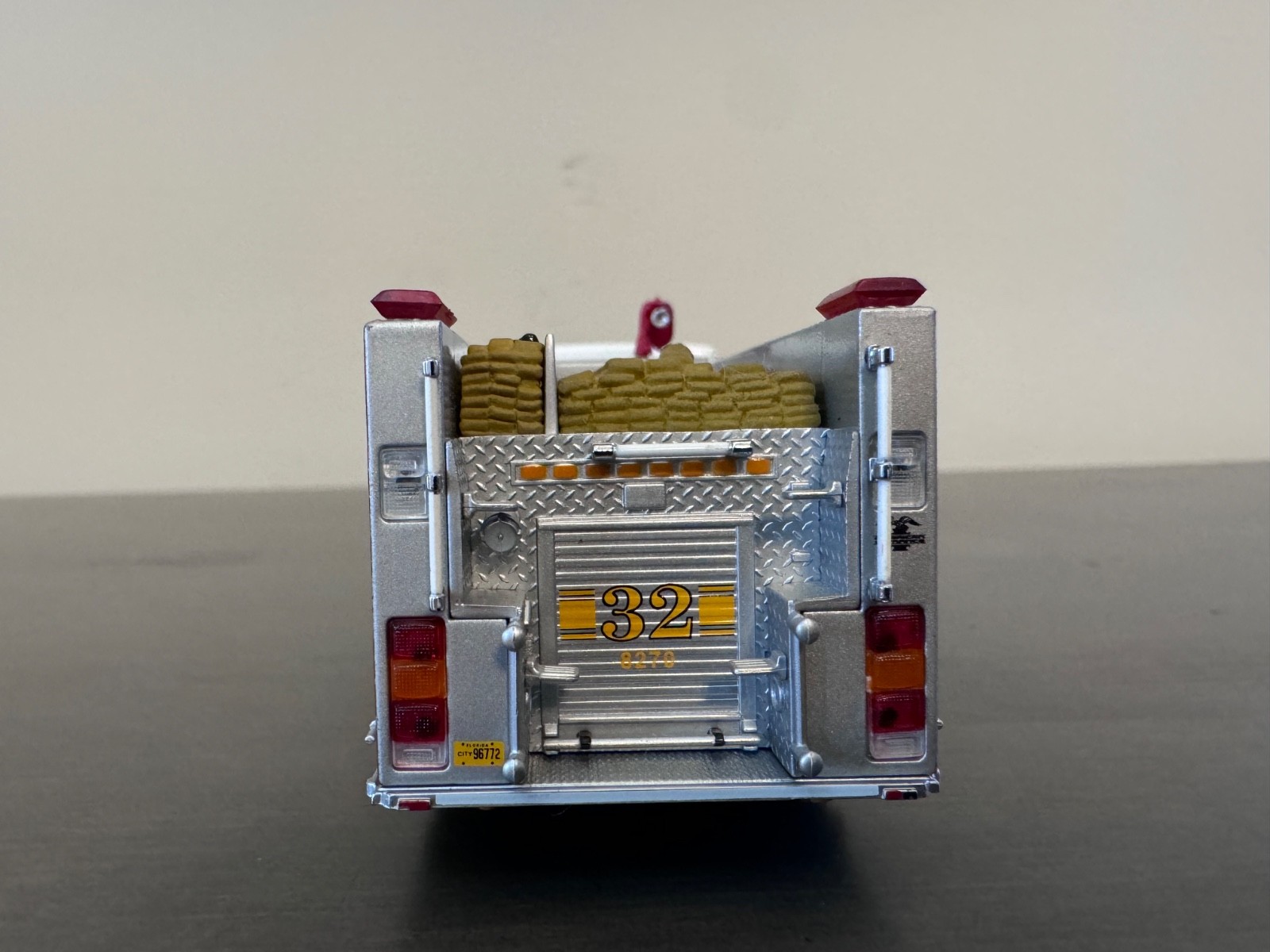 1/64 Code 3- American La France- ALF- Jacksonville FD- Engine 32