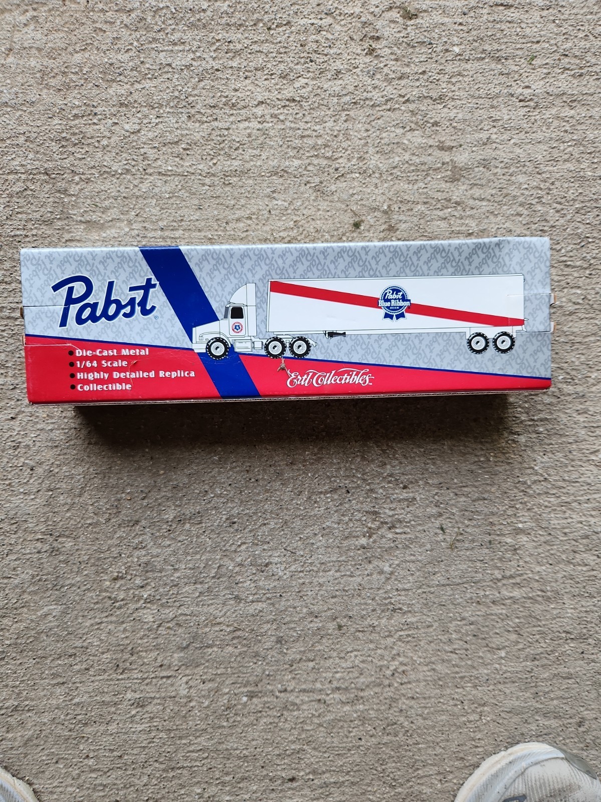 ERTL DIE CAST 1:64 TRACTOR TRAILER PABST BLUE RIBBON BEER