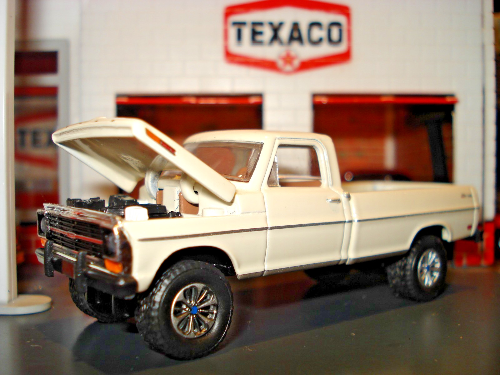 1969 FORD F-250 RANGER 4X4 LONG BOX PICKUP CUSTOM LIMITED EDITION 1/64 M2