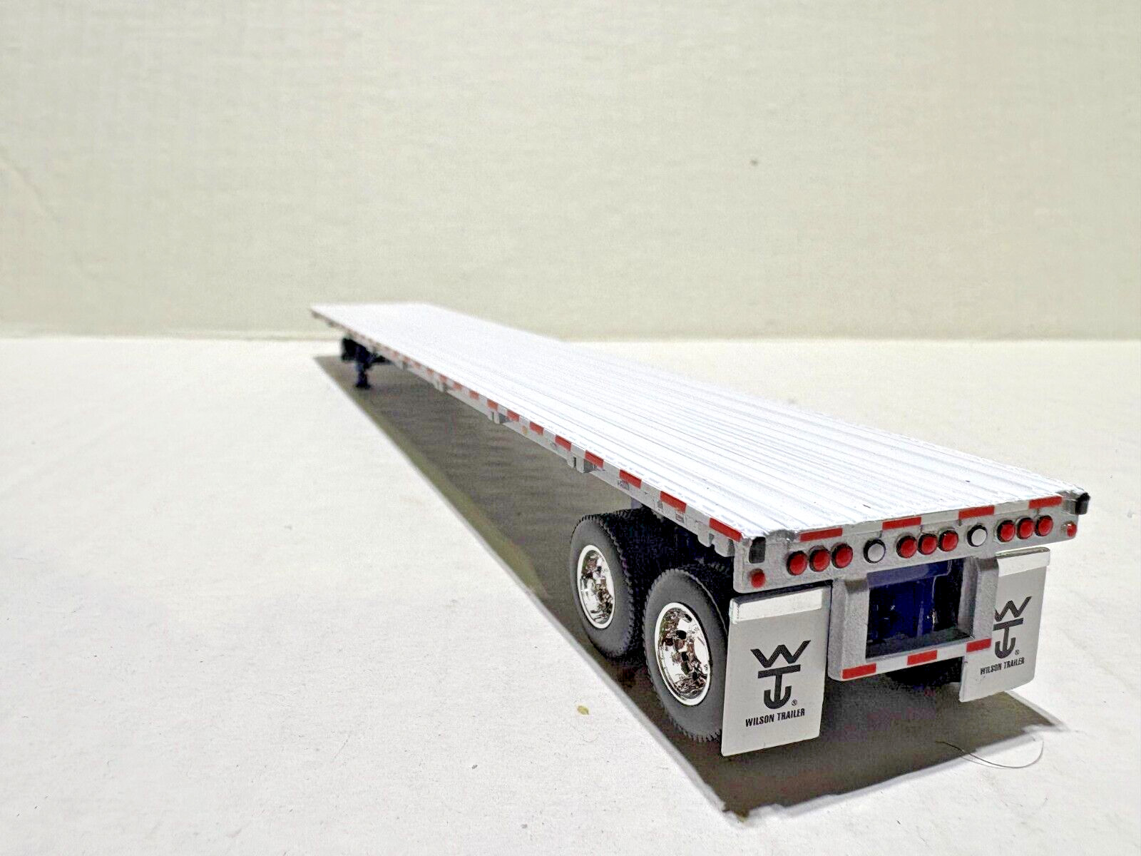 DCP / FIRST GEAR 1/64 SCALE VINTAGE FLATBED TRAILER, WHITE & BLUE FRAME