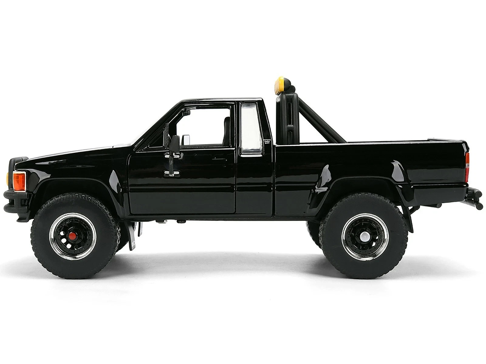 1985 TOYOTA SR5 PICKUP BLACK W/SKATEBOARD “BACK TO THE FUTURE” 1/24 JADA 36479