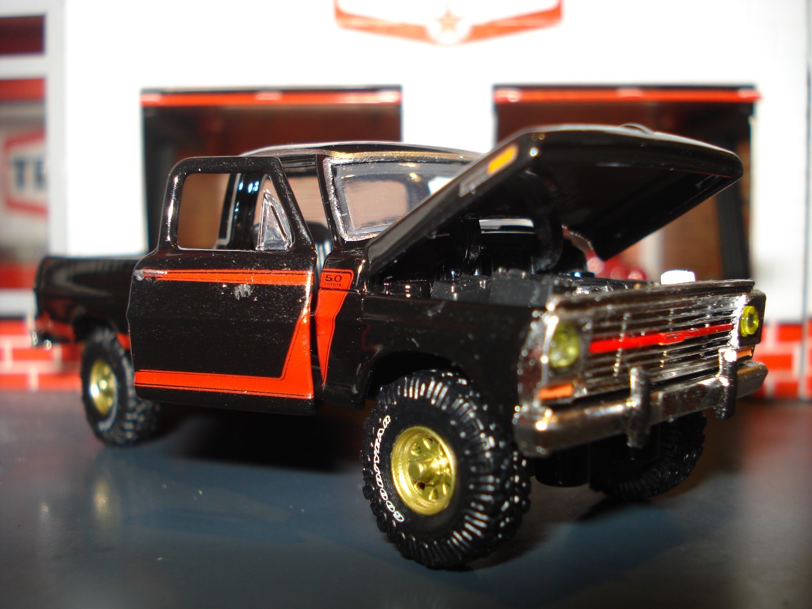 1969 FORD F-250 RANGER 4X4 LONG BOX PICKUP CUSTOM LIMITED EDITION 1/64 M2