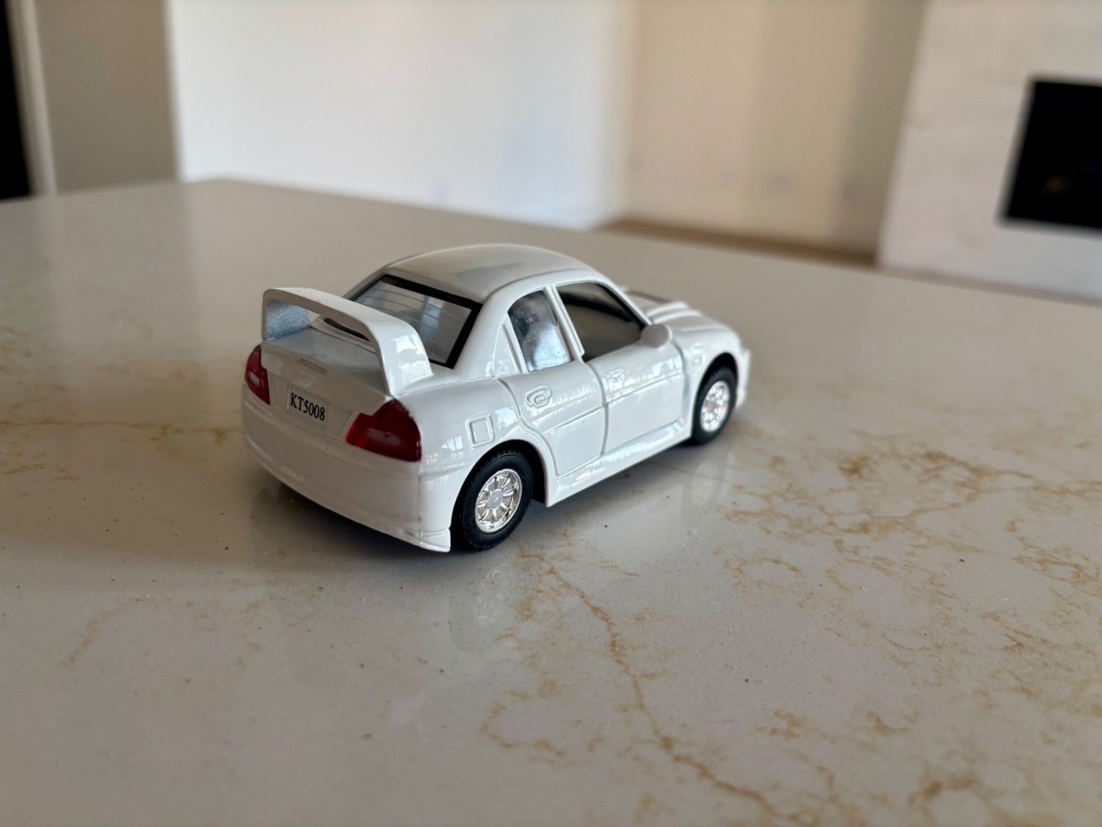 KinToy White Mitsubishi Evolution IV Toy Model Diecast Car 1:43