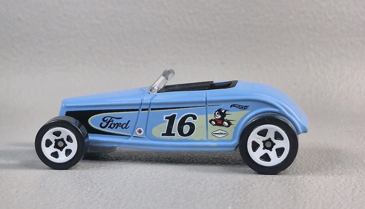 1933 FORD LOW BOY Diorama Collectible DieCast Model Car 1:64 Blue LOOSE