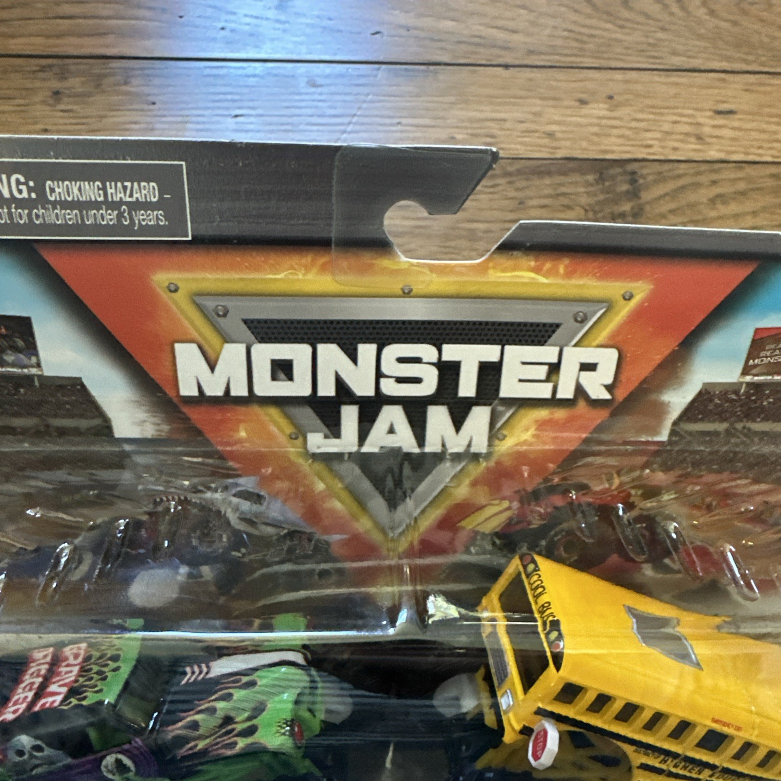 Monster Jam HIGHER EDUCATION VS GRAVE DIGGER Trucks Spin Master New