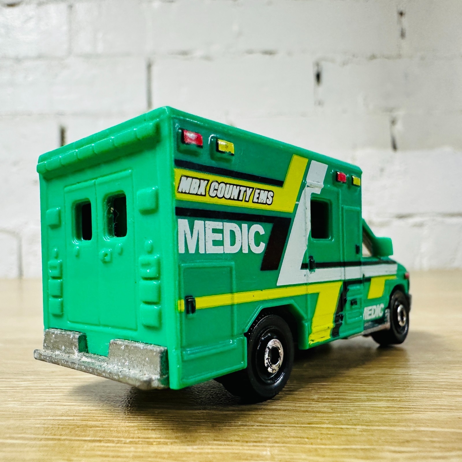 Ford E350 Ambulance 2009 Green Yellow White Medic MB944 Heroic Rescue 2016