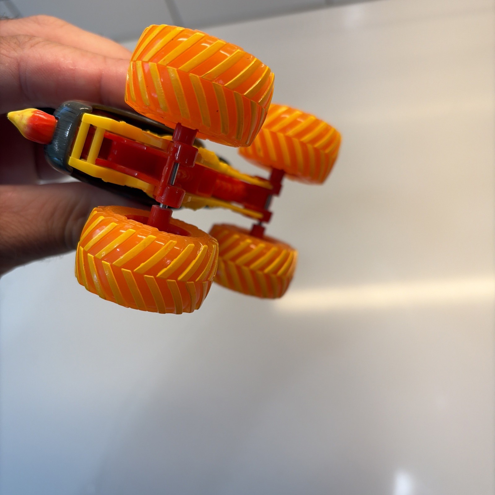 Spin Master Monster Jam Horse Power Fire & Ice Truck 1:64 Orange Wheels (read)